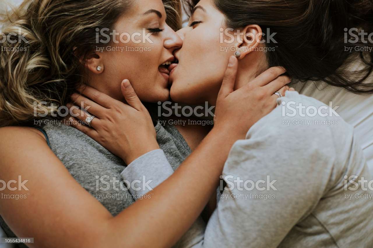 całowanie lesbijek puzzle online