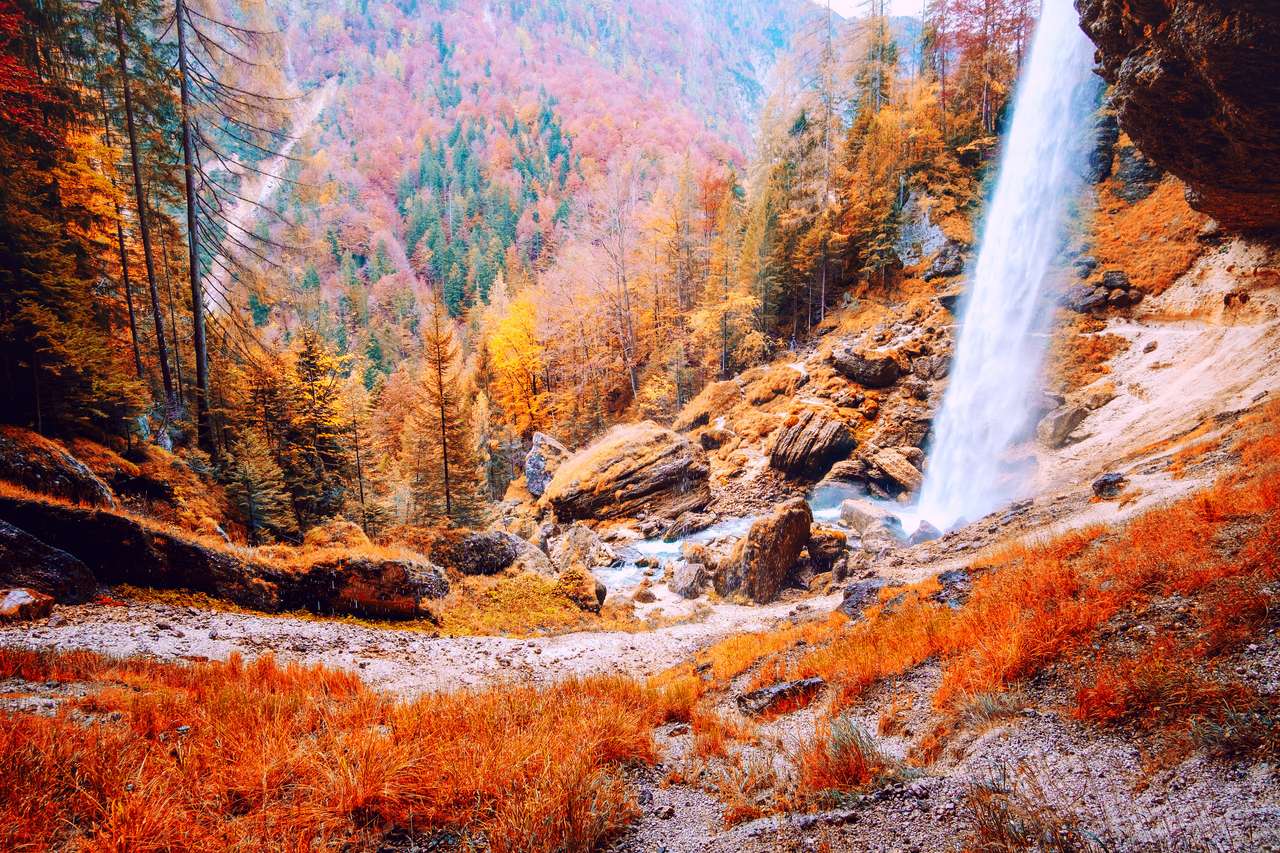 Wodospad Pericnik w Alpach Julijskich jesienią, Słowenia, Europa puzzle online