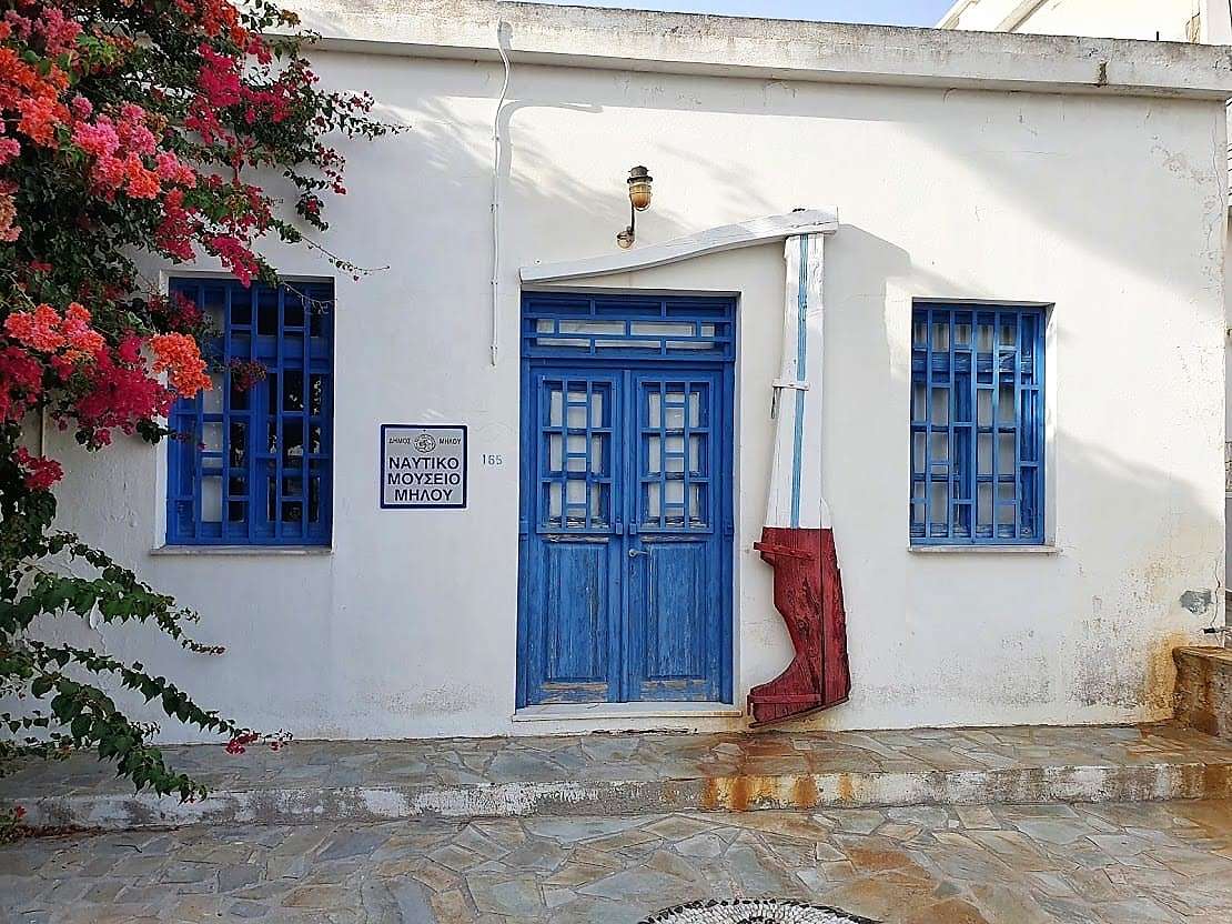 Adamas Miasto Wyspa Milos Grecja puzzle online