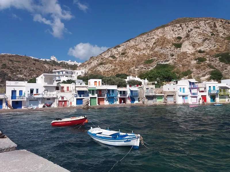 Przystań Klima na wyspie Milos w Grecji puzzle online