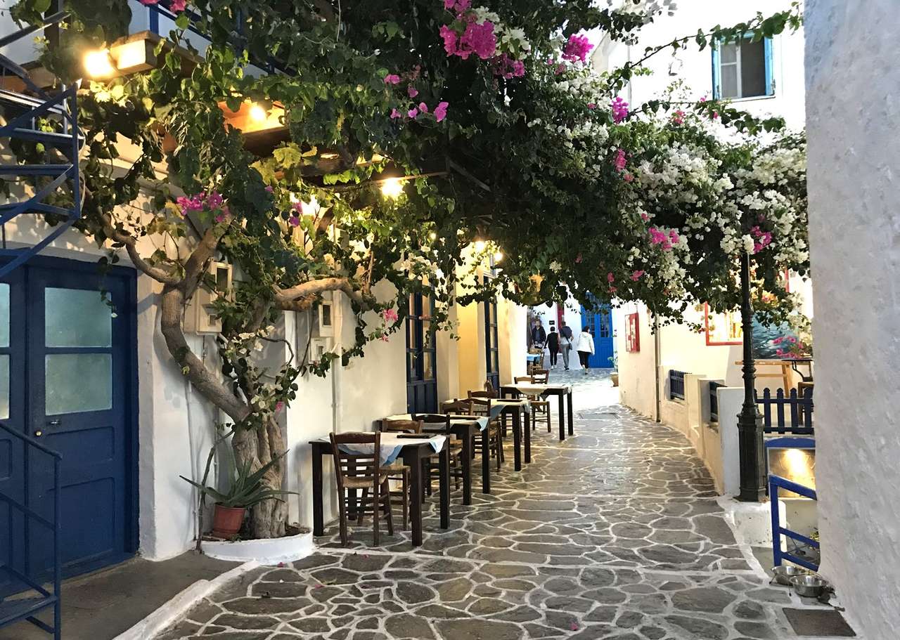 Miasto Plaka na wyspie Milos w Grecji puzzle online