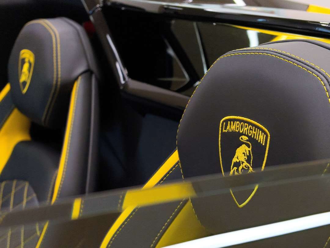 żółte i czarne pokrowce na siedzenia samochodowe Lamborghini puzzle online