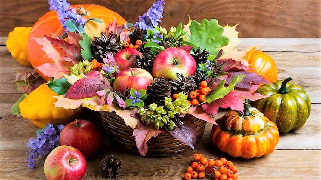 Jesienna dekoracja na stole puzzle online