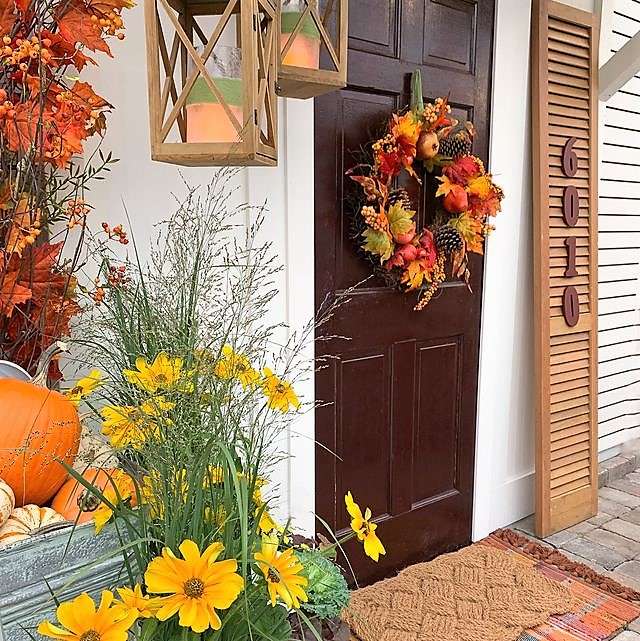Jesienna dekoracja przed domem puzzle online