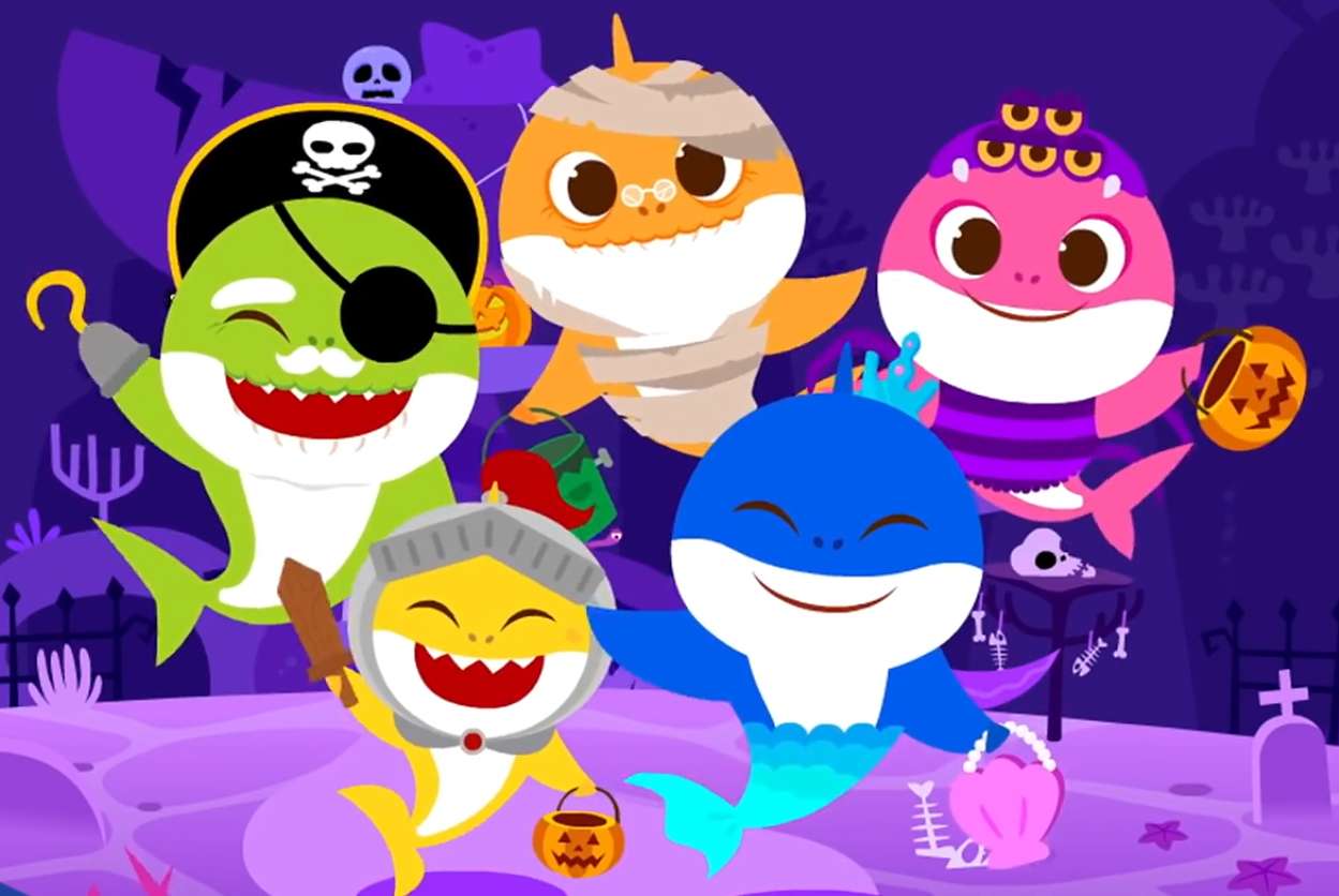 Halloweenowy czas dla rodziny rekinów! puzzle online