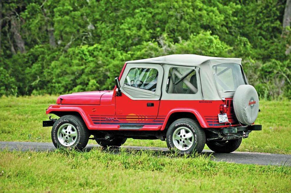Czerwony terenowy Jeep puzzle online