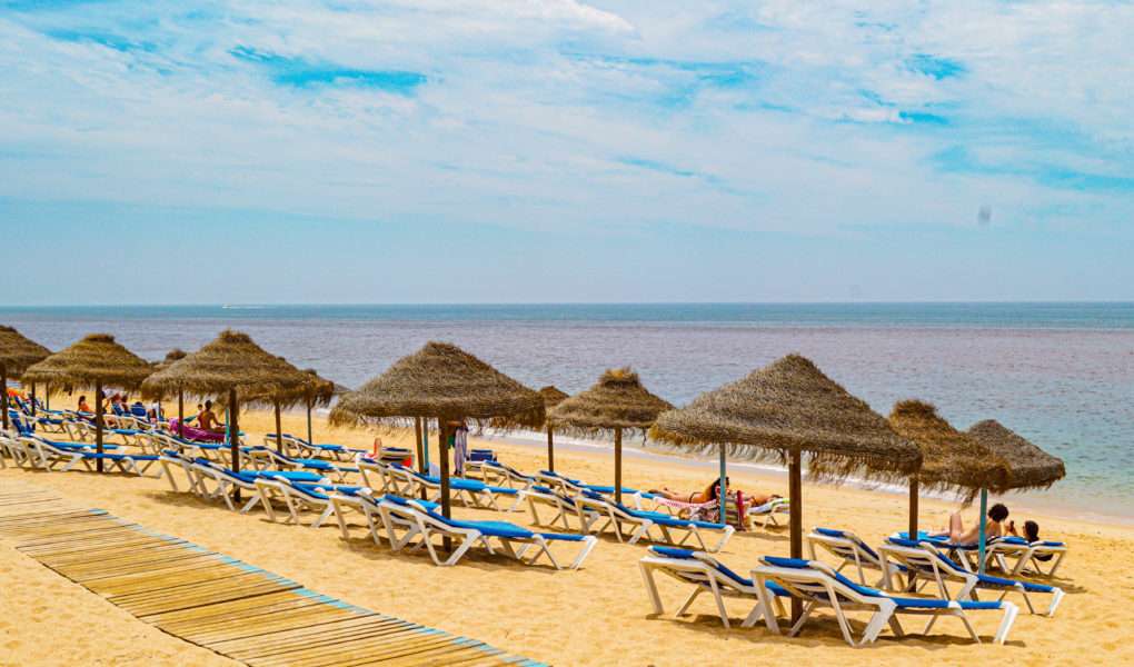 Plaża na hiszpańskim wybrzeżu puzzle online