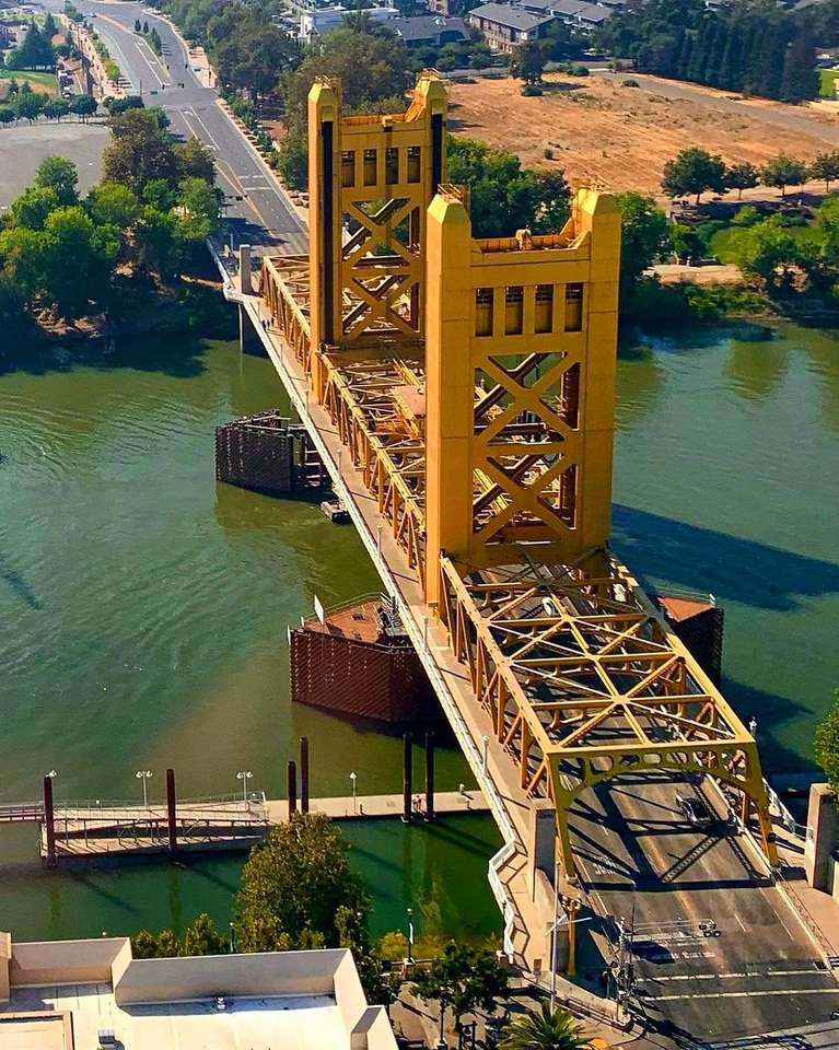 Żółty most z góry puzzle online