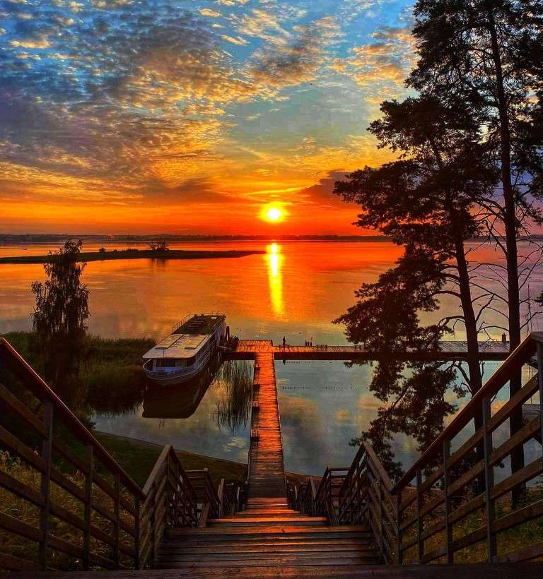 Wschód słońca nad jeziorem Niegocin puzzle online