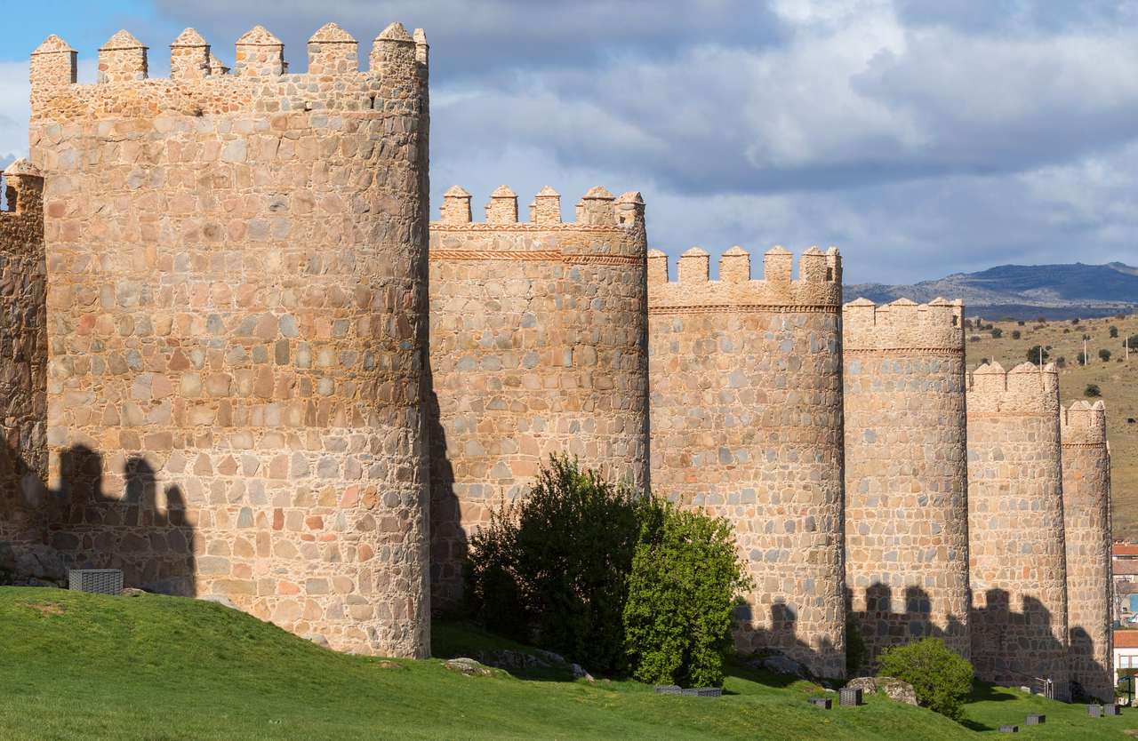 Starożytne fortyfikacje Avila, Kastylii i Leon, Hiszpania puzzle online