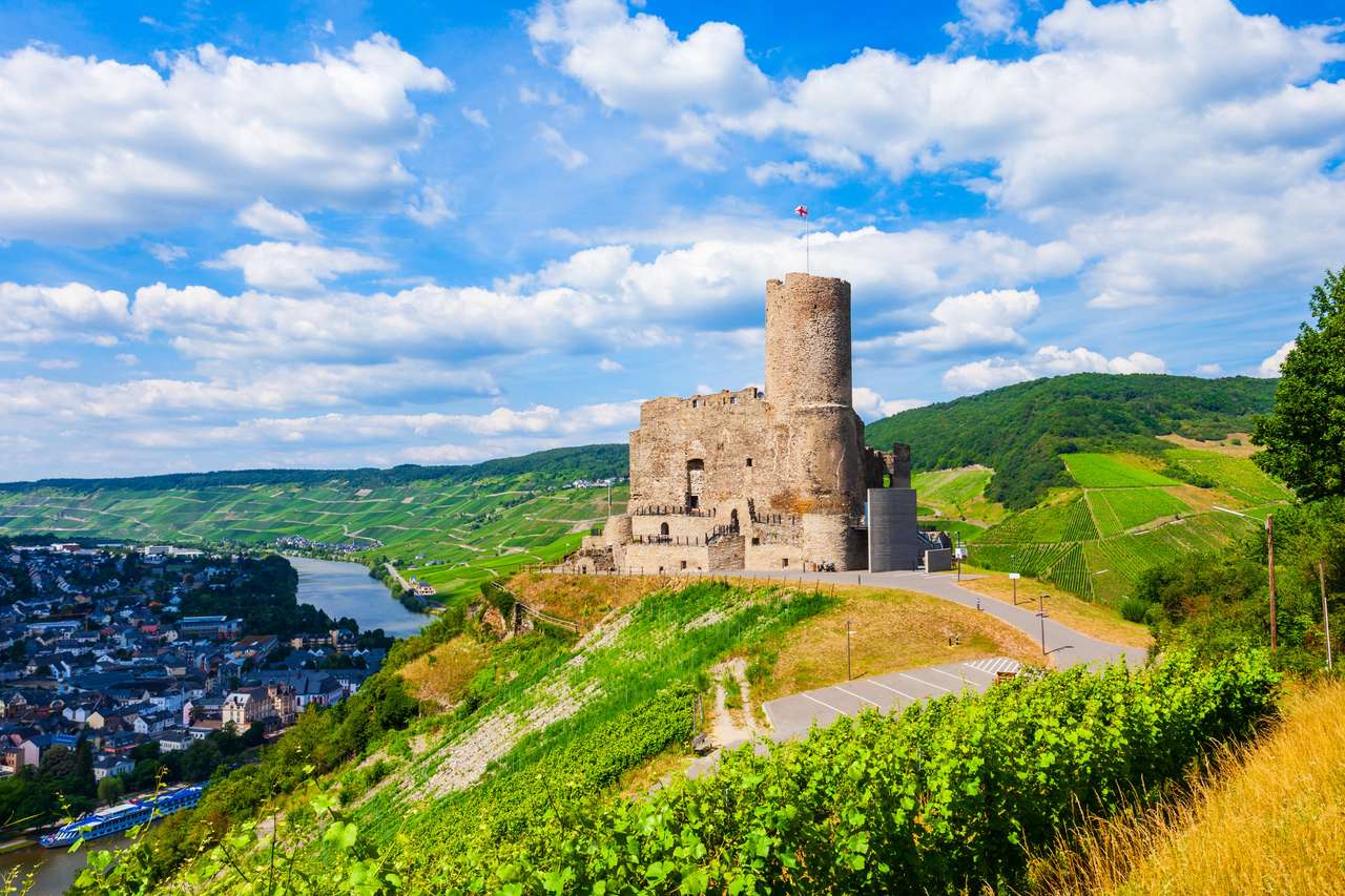 Ruiny zamku Landshut w Bernkastel Kues puzzle online