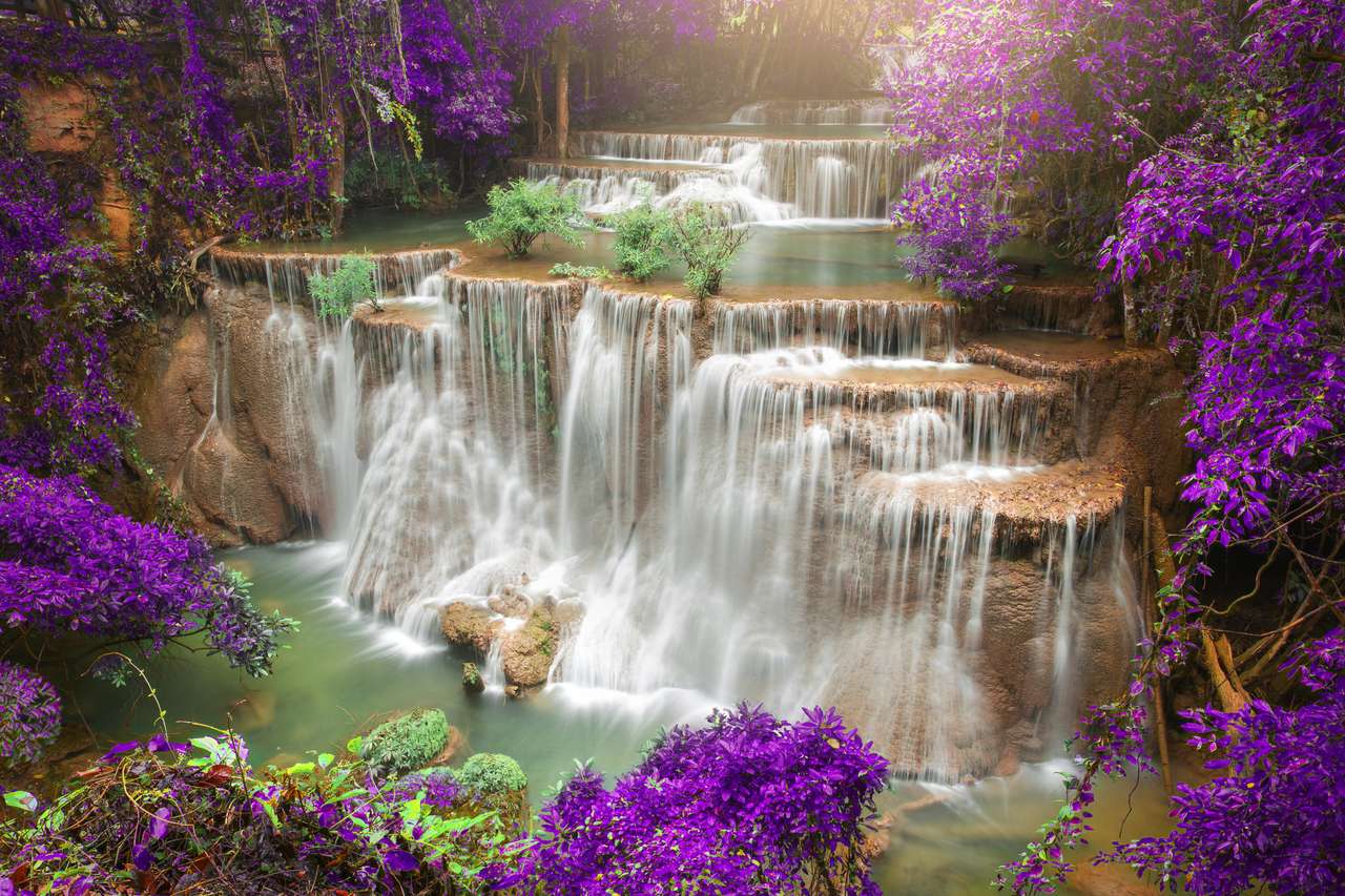 wodospad w głębokim lesie, Kanchanaburi, Tajlandia puzzle online