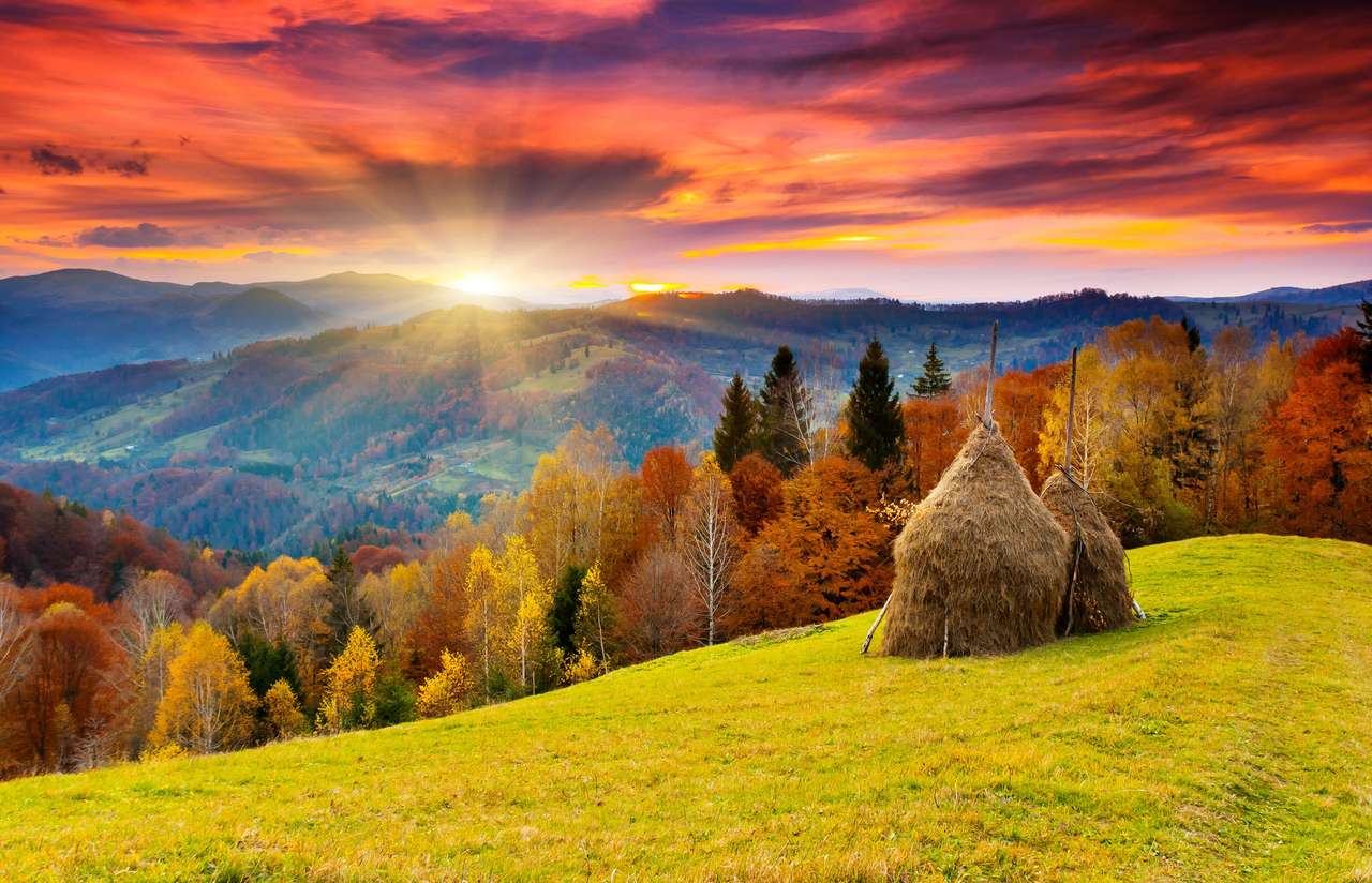 górski jesienny krajobraz z kolorowym lasem puzzle online
