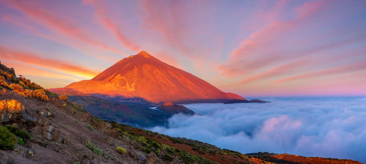 Wulkan Teide na Teneryfie w świetle wschodzącego słońca puzzle online