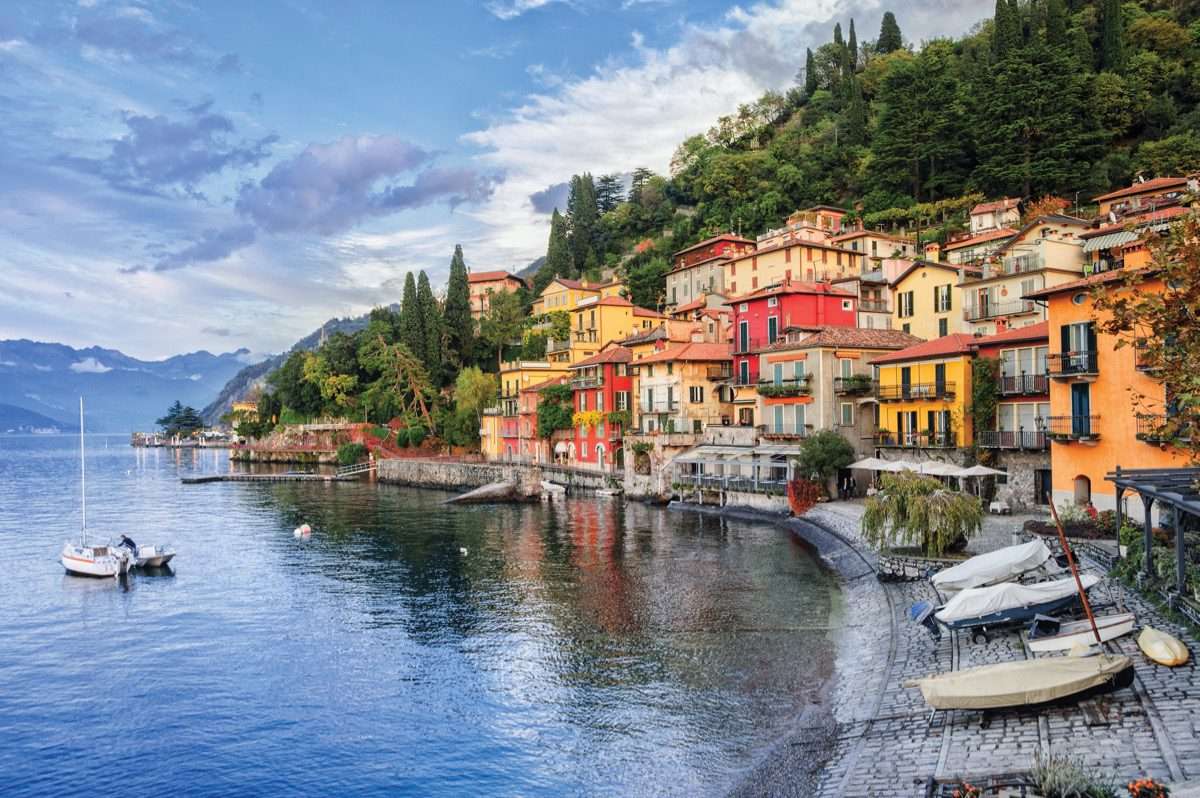 Lecco- miasteczko przy jeziorze Como puzzle online