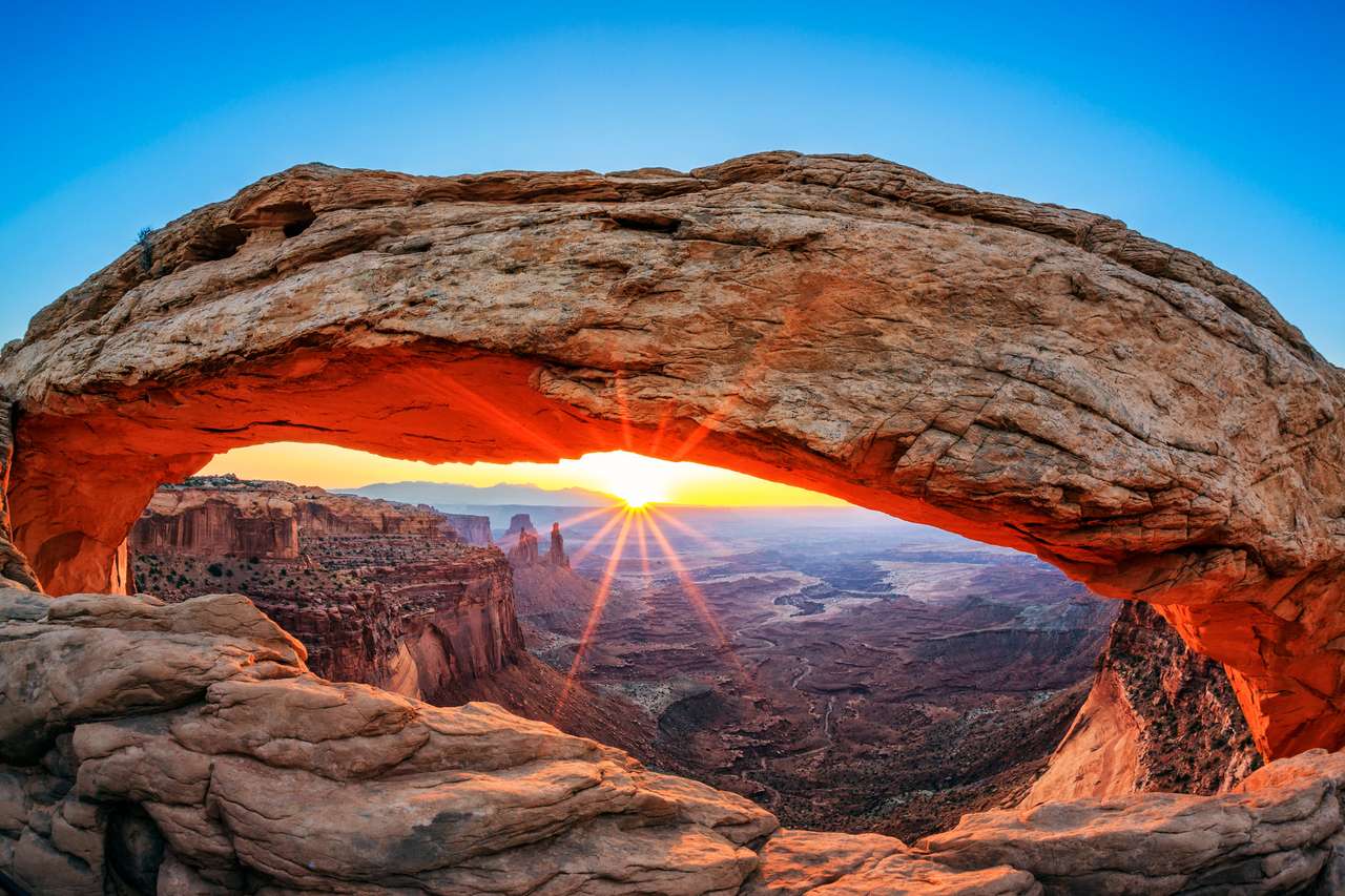 Mesa Arch w Parku Narodowym Canyonlands, Utah, USA puzzle online