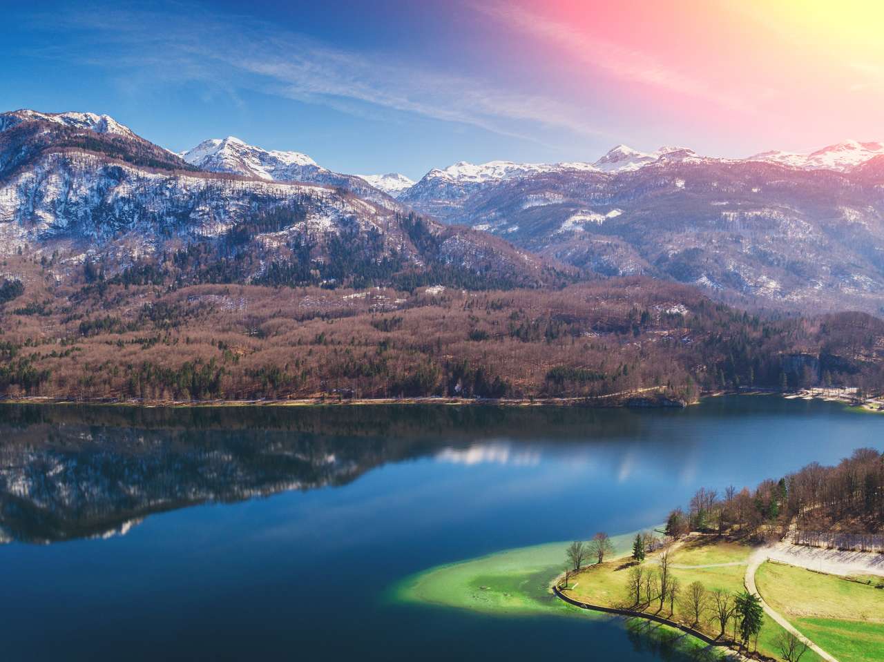 Jezioro Bohinj wczesną wiosną puzzle online