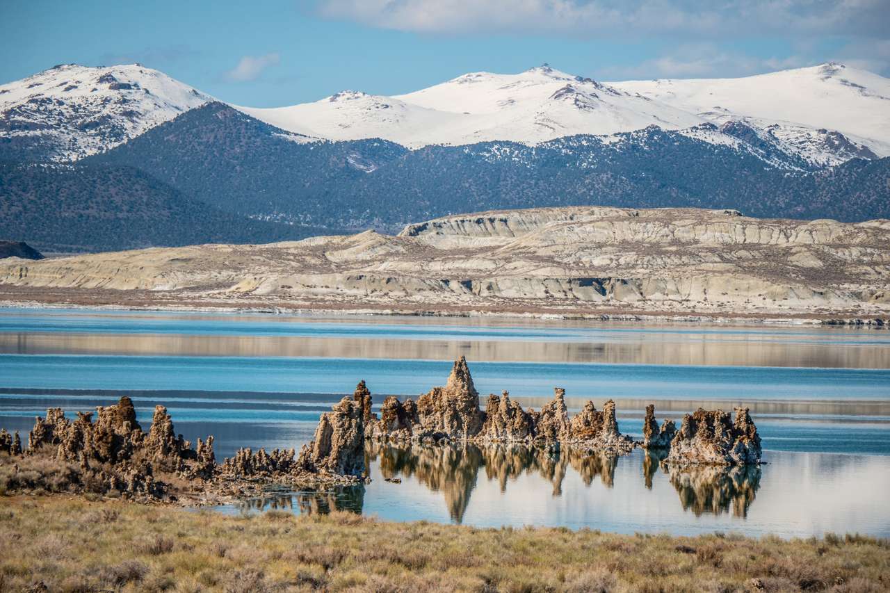 Jezioro Mono we wschodniej części Sierra Nevada puzzle online