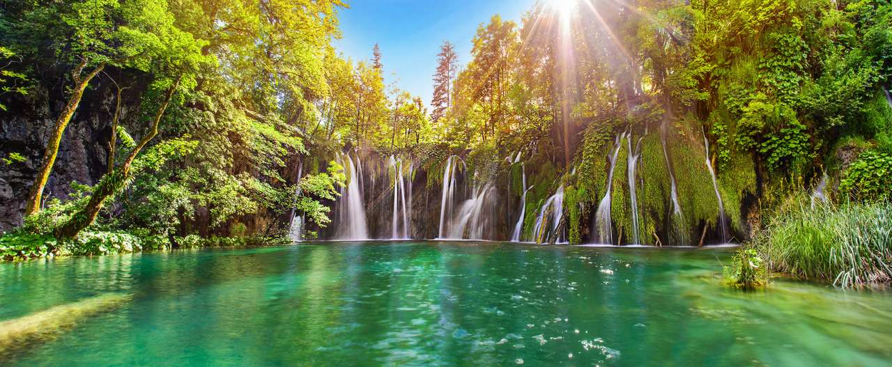 Niesamowity wodospad w Parku Narodowym Jezior Plitwickich puzzle online