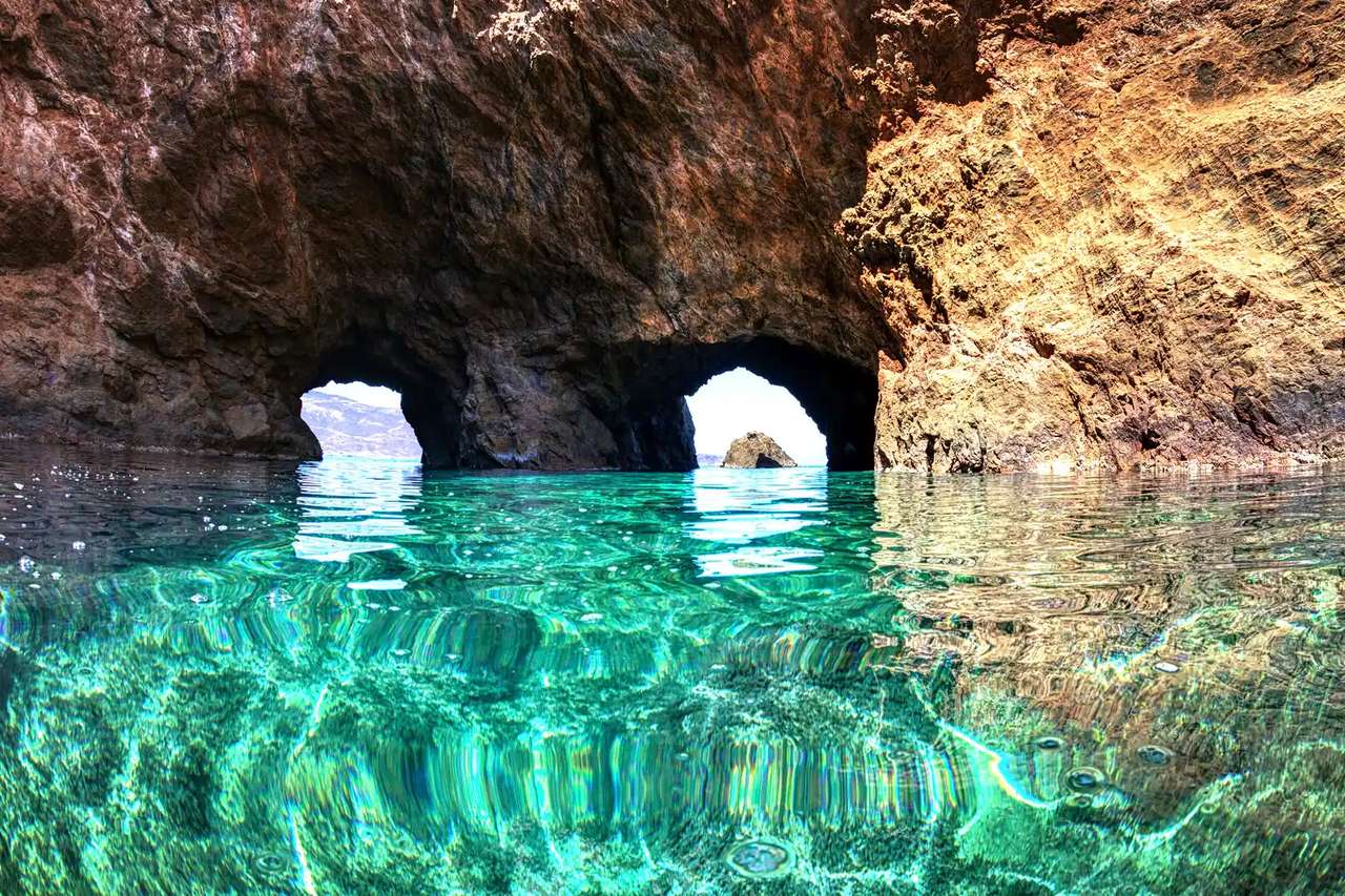 Grecka wyspa Mykonos Tragonisi Jaskinie puzzle online