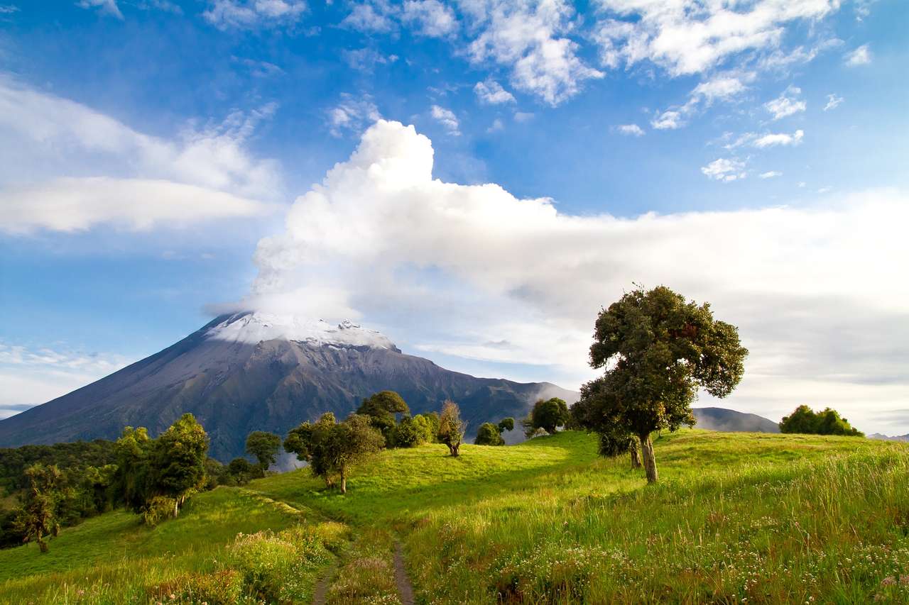 Erupcja wulkanu Tungurahua, wschód słońca, Ekwador puzzle online