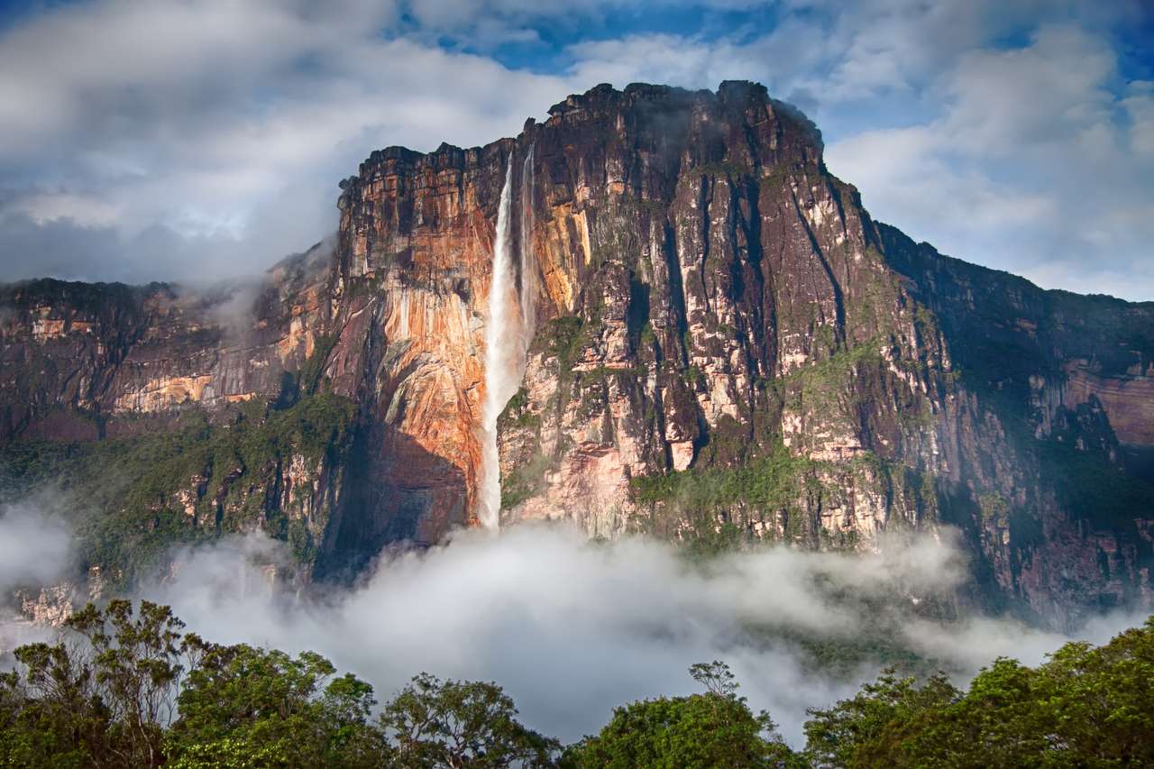 Zbliżenie na najwyższy wodospad na świecie - Angel Falls puzzle online