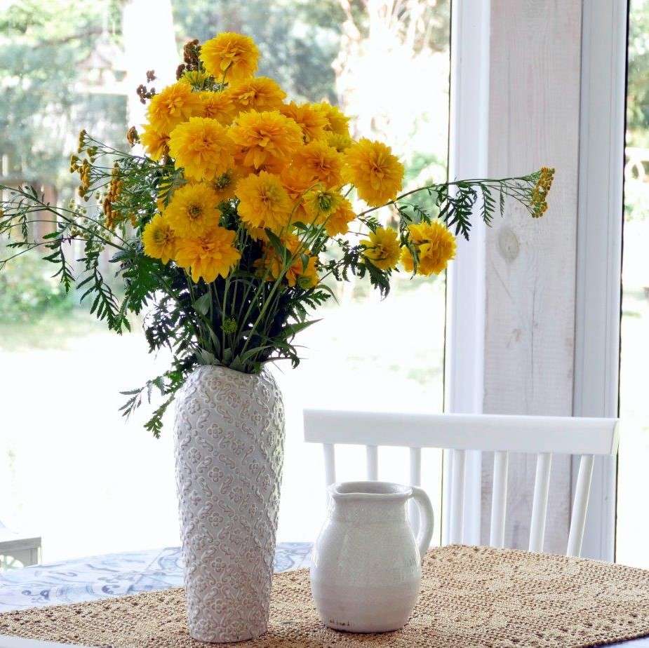 fiori in un vaso bianco puzzle