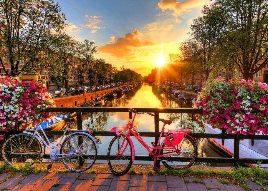 Amsterdam - Țările de Jos, orașul bicicletelor, canalelor puzzle