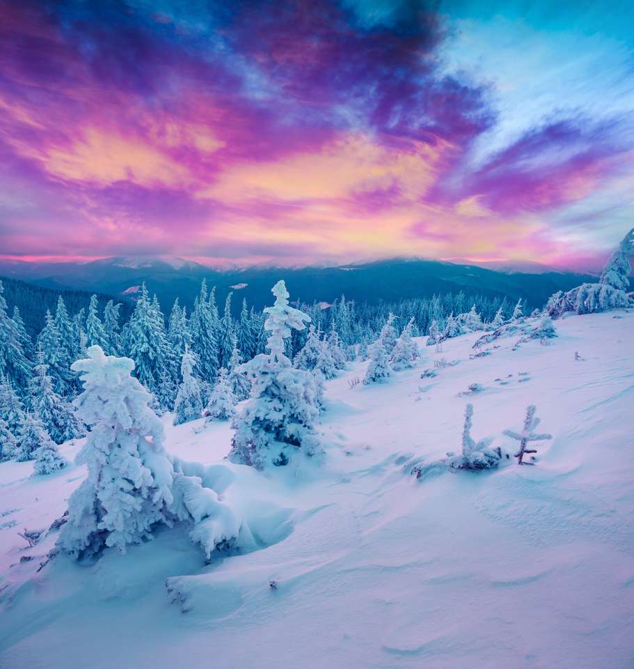 Niesamowity zimowy wschód słońca w Karpatach puzzle online