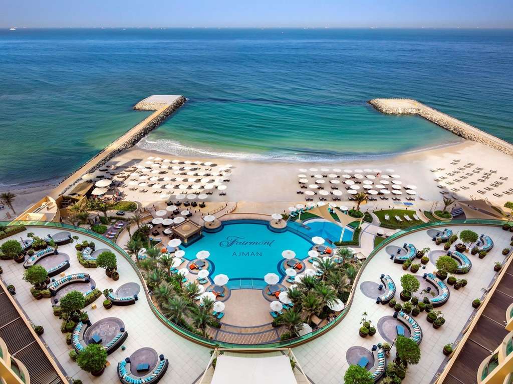 Ajman- widok z hotelu na  plażę i Morze Arabskie puzzle online
