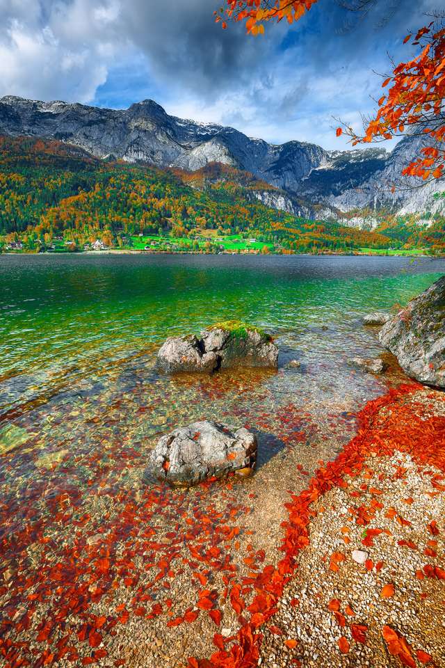 Idylliczna jesienna scena nad jeziorem Grundlsee puzzle online