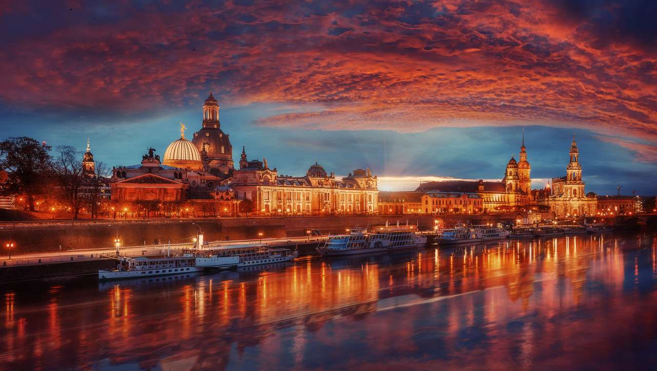 kolorowy zachód słońca w Dreźnie z dramatycznym niebem puzzle online