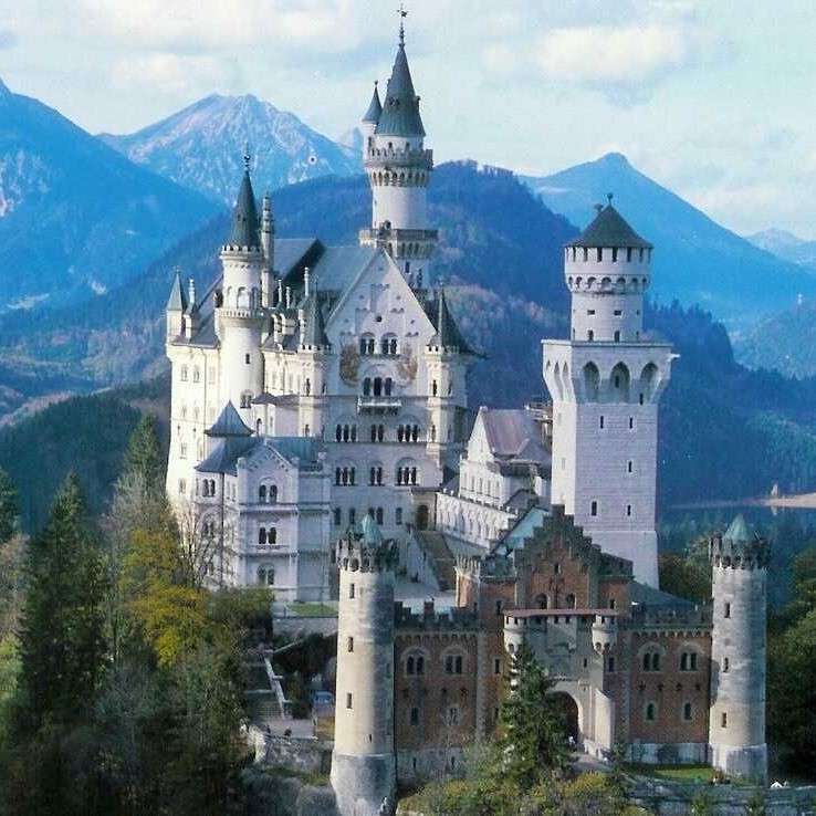 Zamek w lesie w Bawarii puzzle online