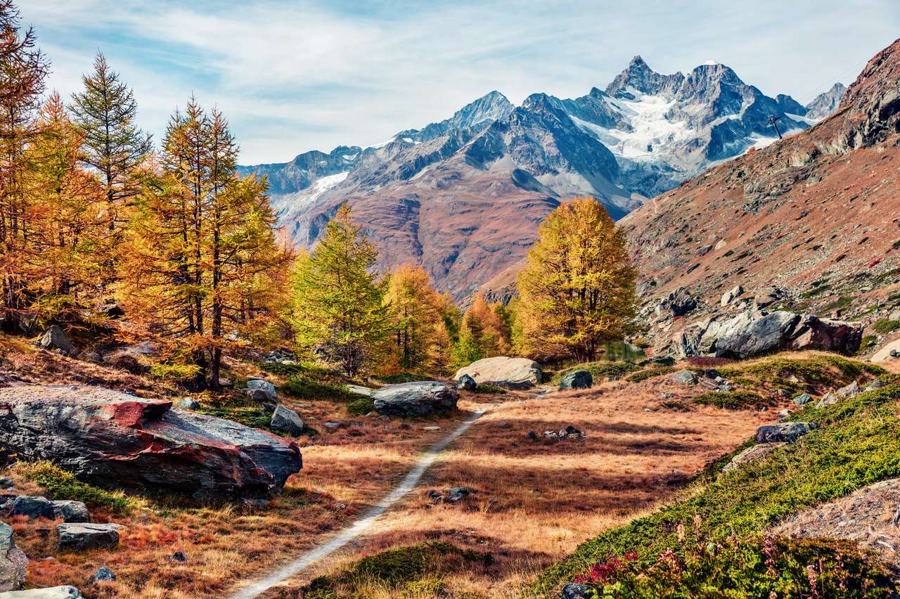 Kolorowy poranny widok na Alpy Szwajcarskie puzzle online
