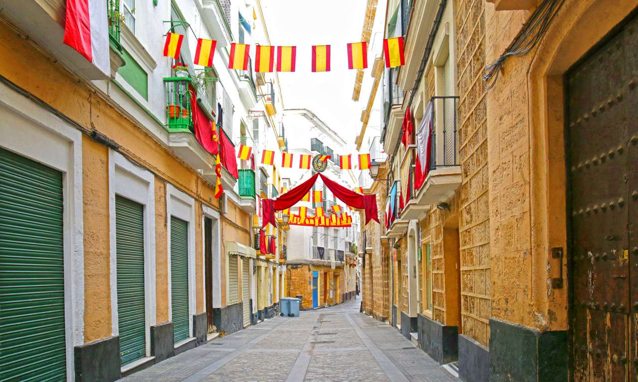 Smalle straat in de oude binnenstad van Cadiz legpuzzel