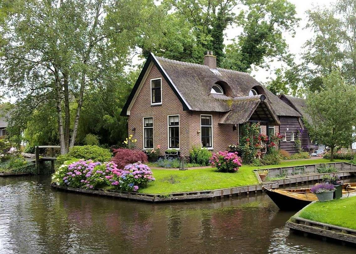 Dom na wodzie w Giethoorn puzzle online