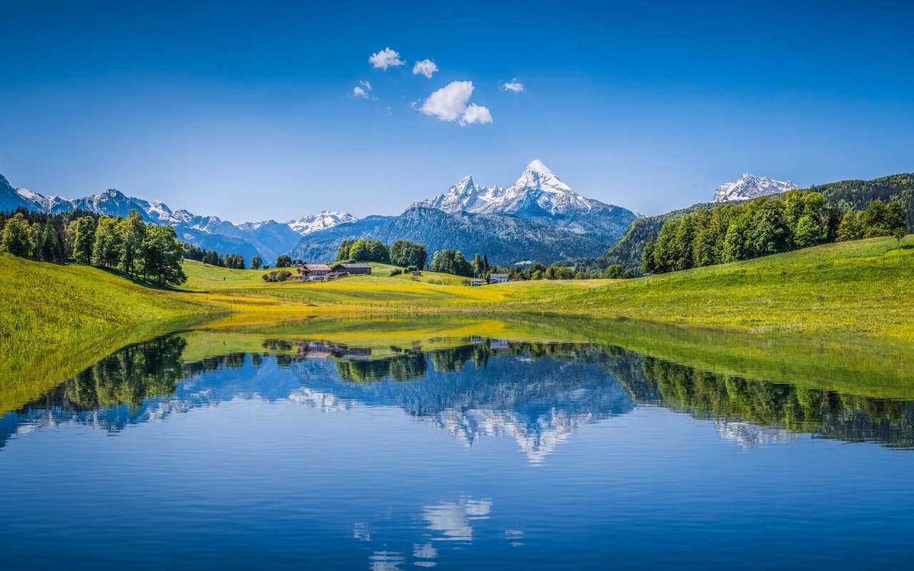 Alpy z czystym jeziorem górskim puzzle online