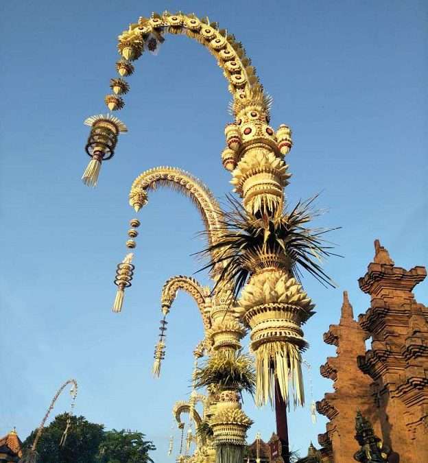 Galungan- święto na wyspie Bali w Indonezji puzzle online
