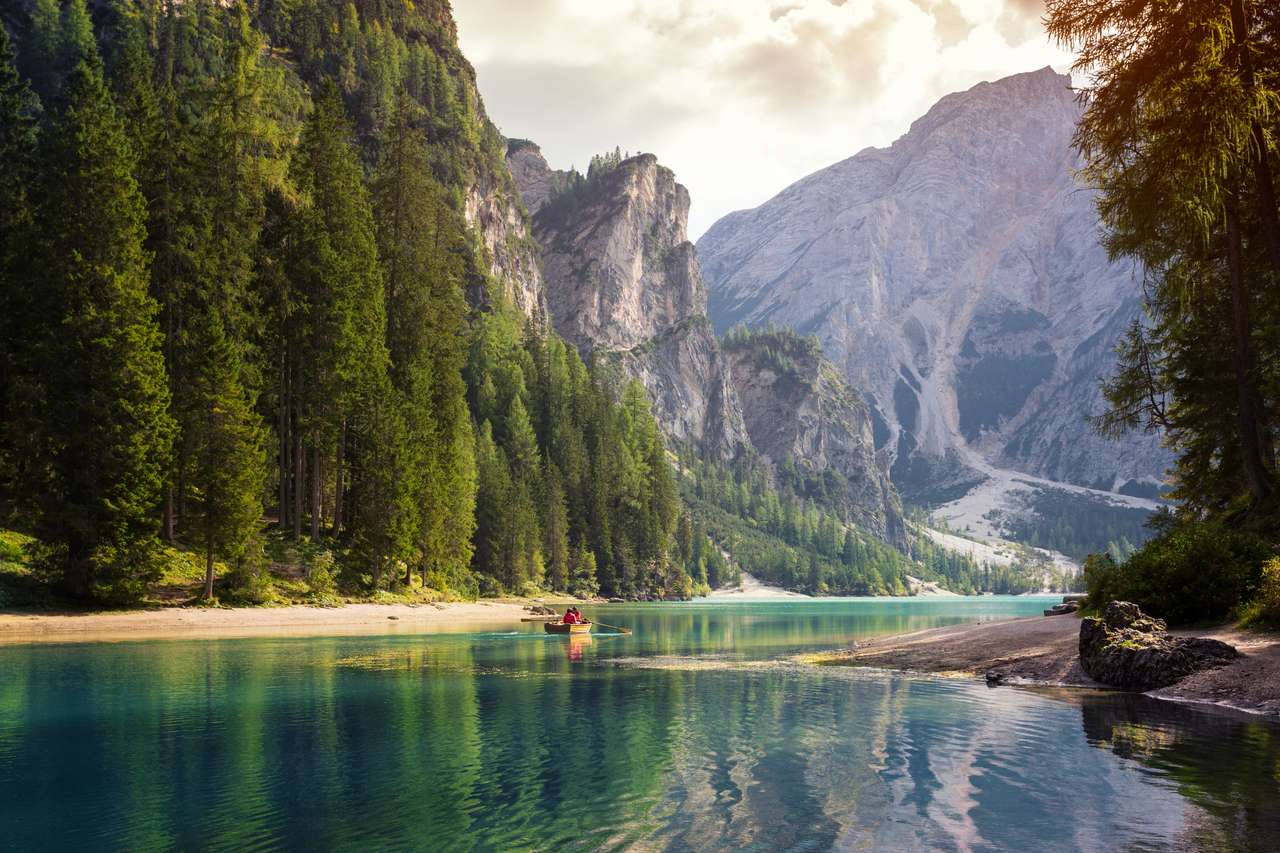 widok na znane tyrolskie jezioro lago puzzle online