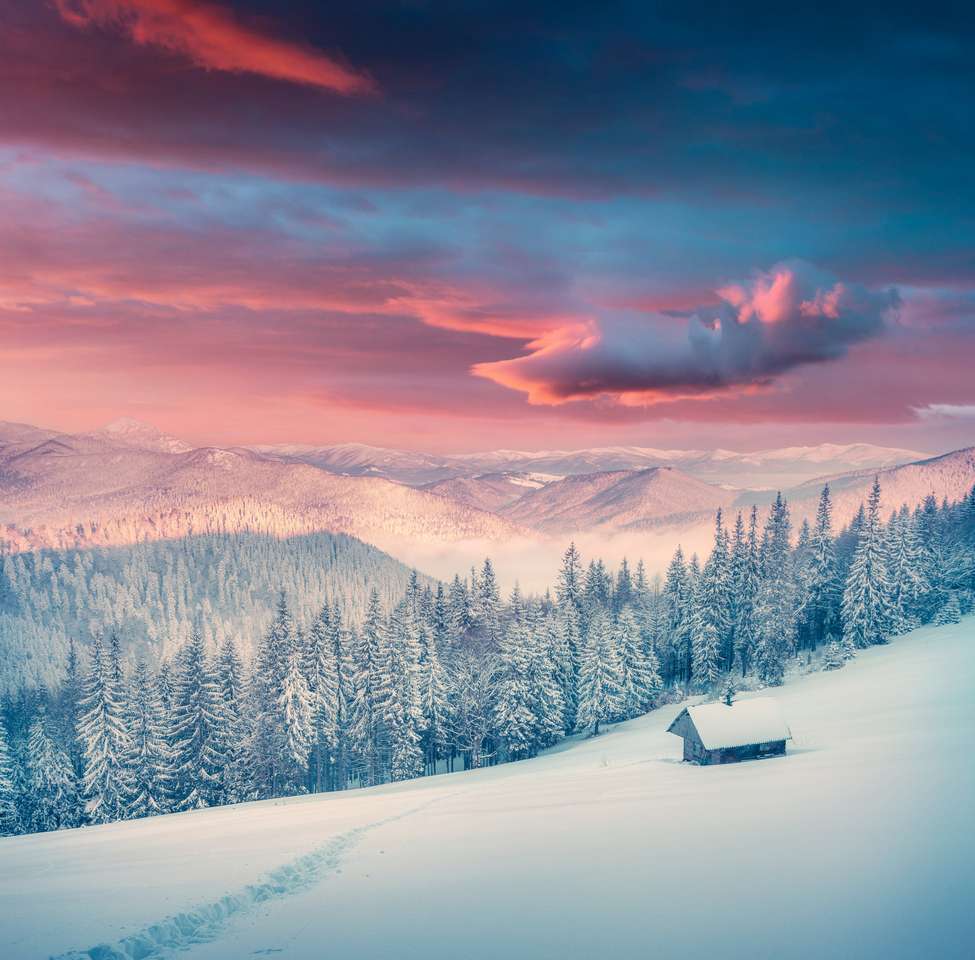 Wspaniały zimowy wschód słońca w górach puzzle online