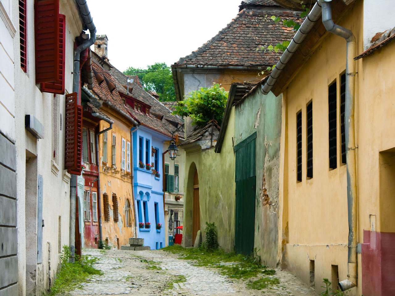 Stara średniowieczna ulica w Transylwanii puzzle online