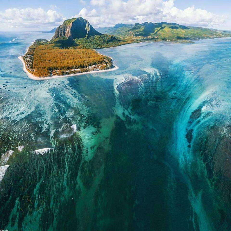Podwodny wodospad Mauritius- na Oceanie Indyjskim puzzle online