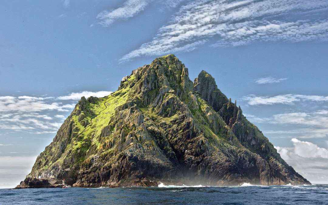zdjęcie krajobrazu górskiej wyspy puzzle online