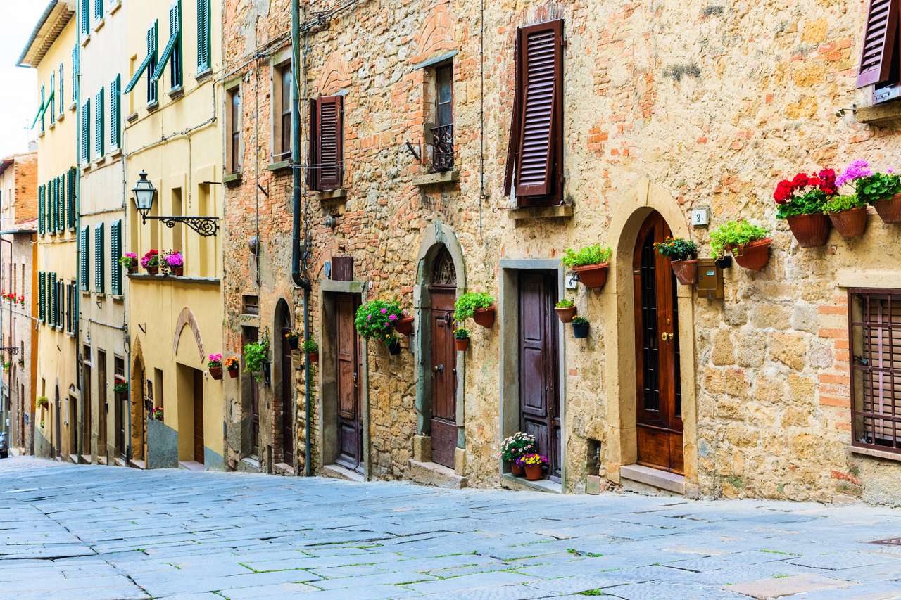 Ulica średniowiecznej wioski Volterra puzzle online