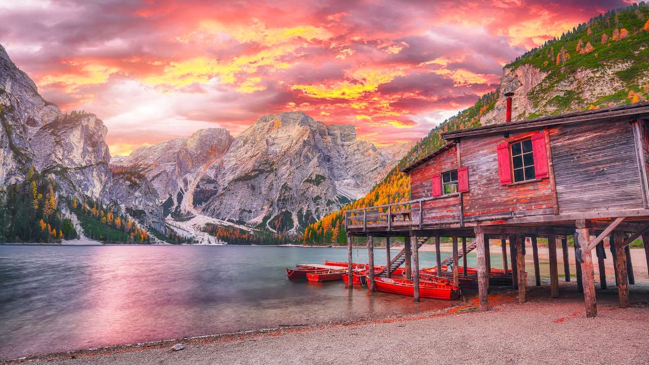 alpejskie jezioro Braies jesienią puzzle online