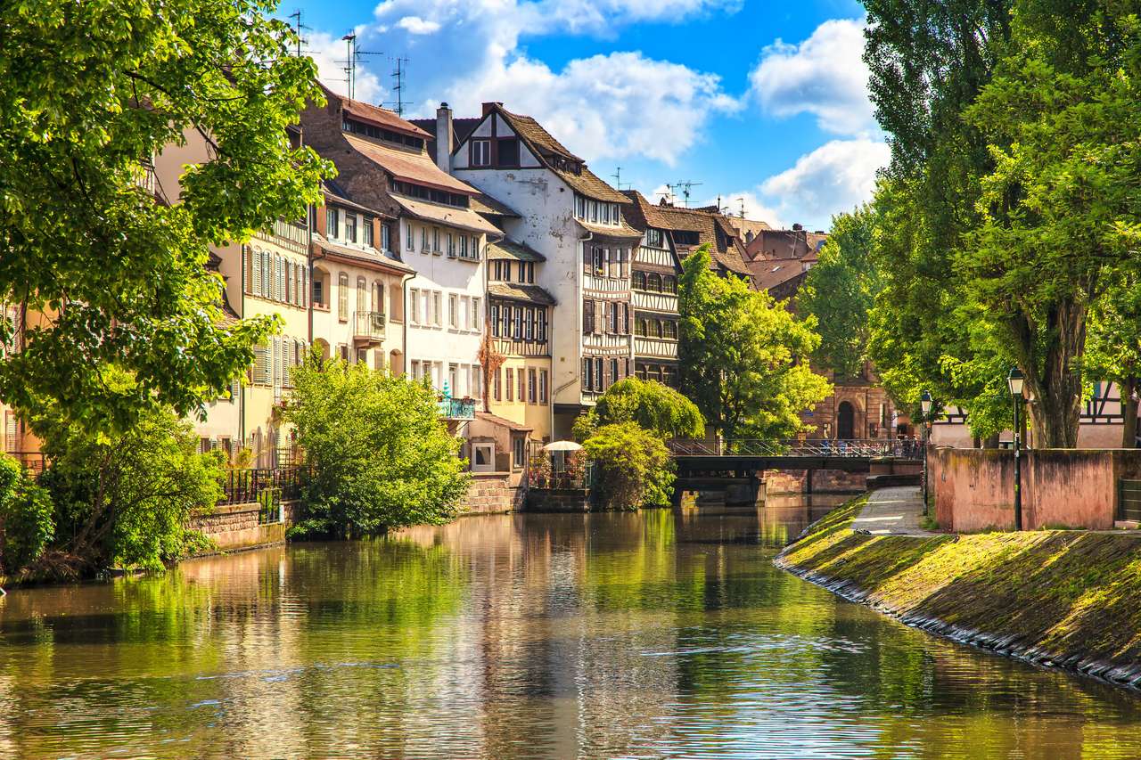 Strasburg, kanał wodny w Petite France puzzle online