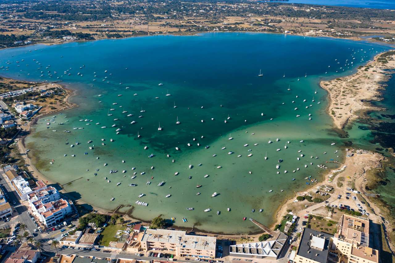Piękna turkusowa zatoka na Formenterze puzzle online
