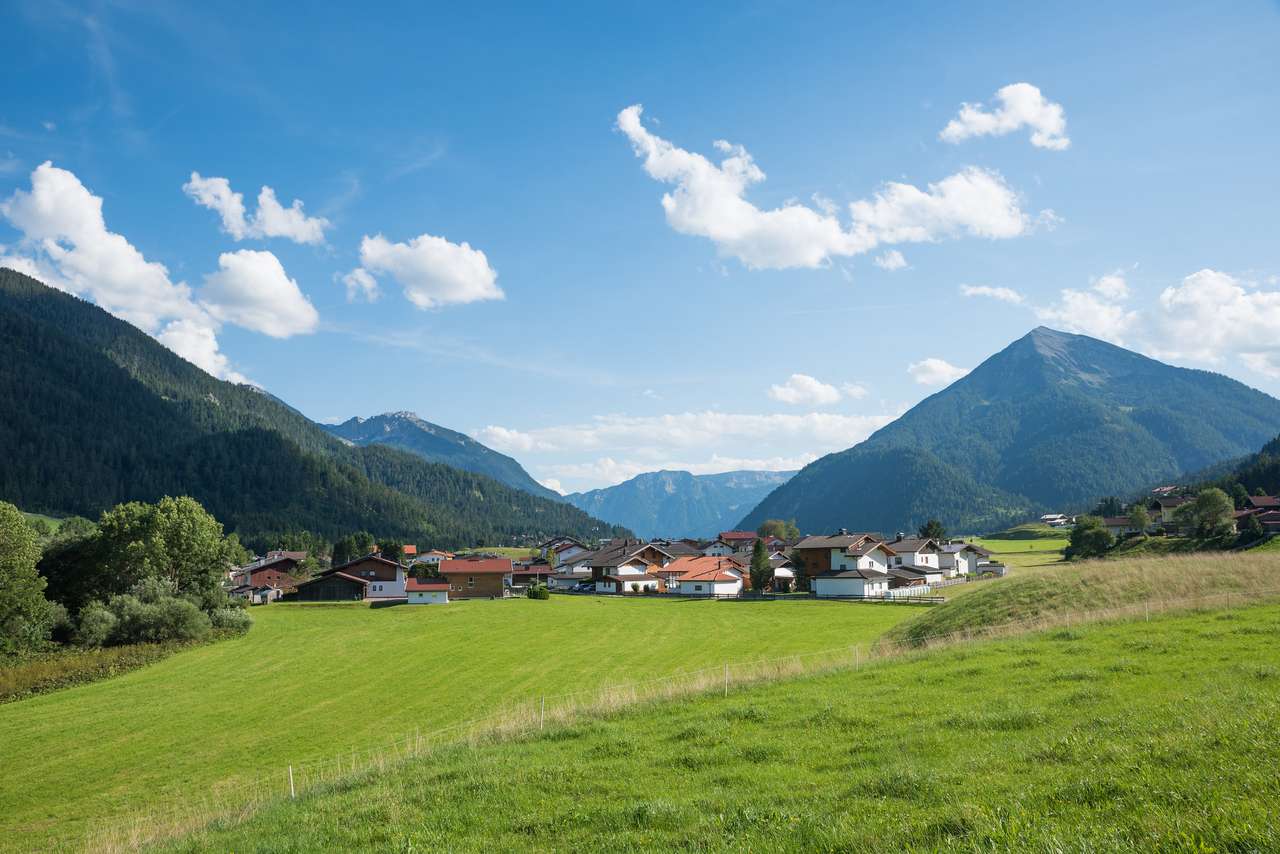 wieś Achenkirch i góra Seebergspitze puzzle online