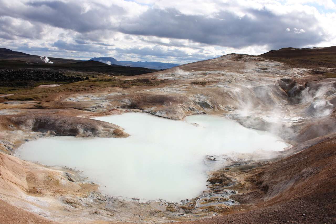 Aktywność geotermalna - jezioro w pobliżu Hverir, Islandia puzzle online
