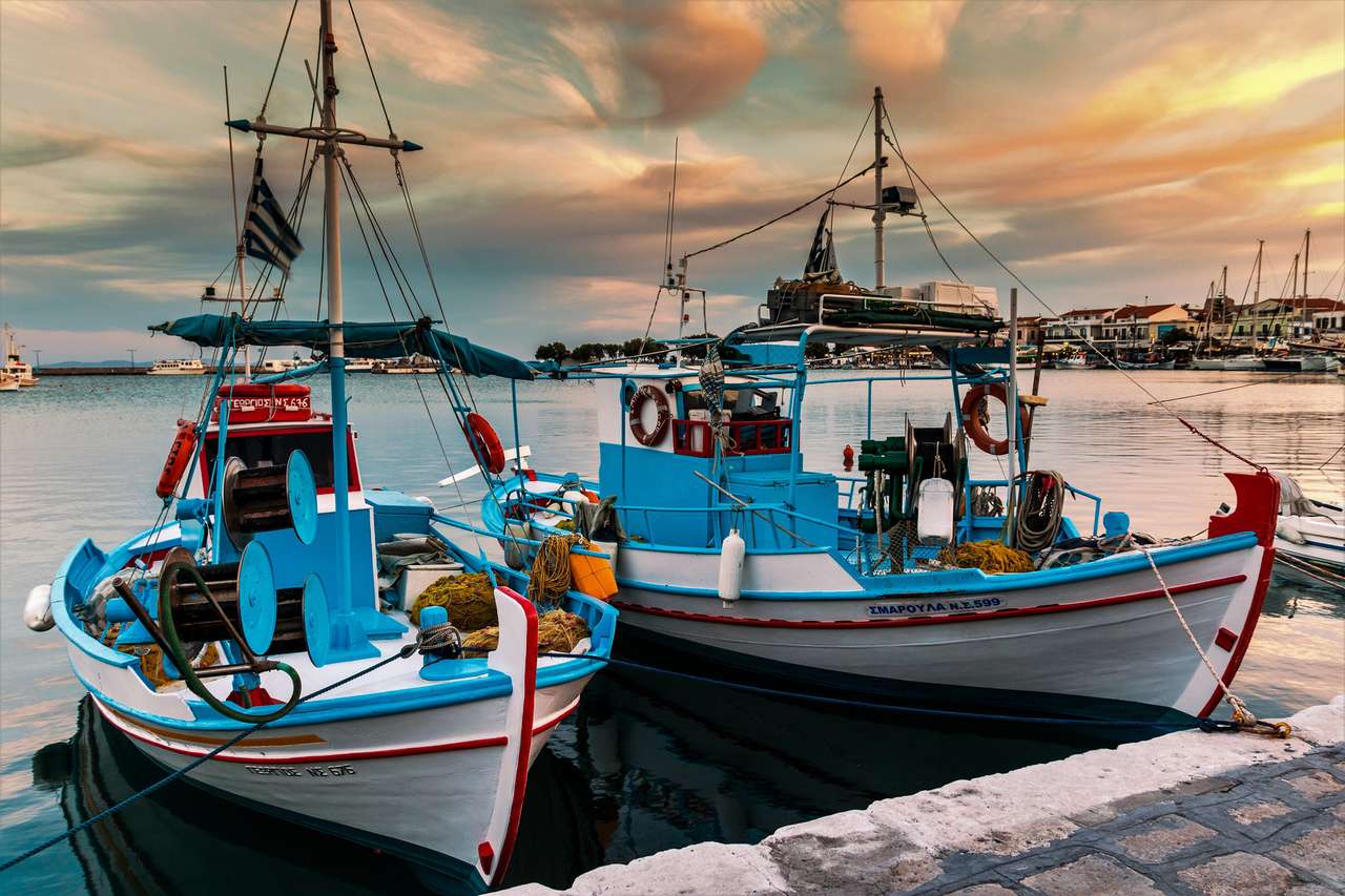 Łodzie na Morzu w Grecji puzzle online